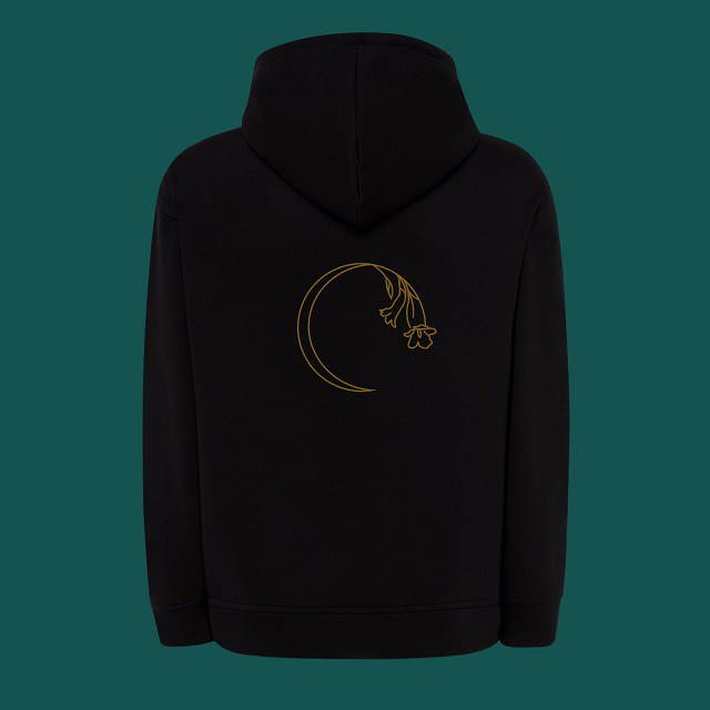 sudadera-lua-ocre-trasera-2025